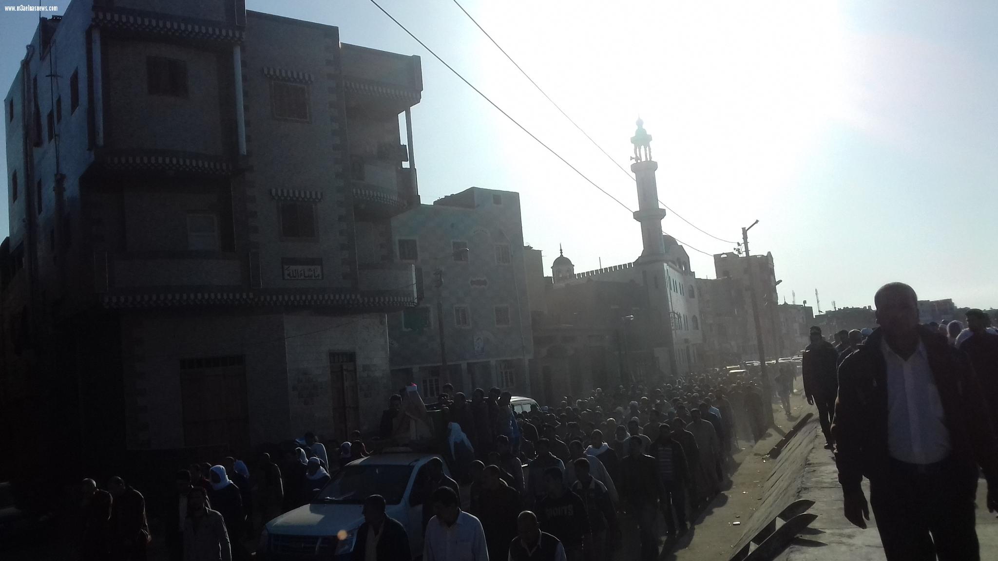 الآلاف يشيعون جثمان شيخ الصيادين بالبرلس بحضور رئيس رابطة الصحفيين بكفر الشيخ